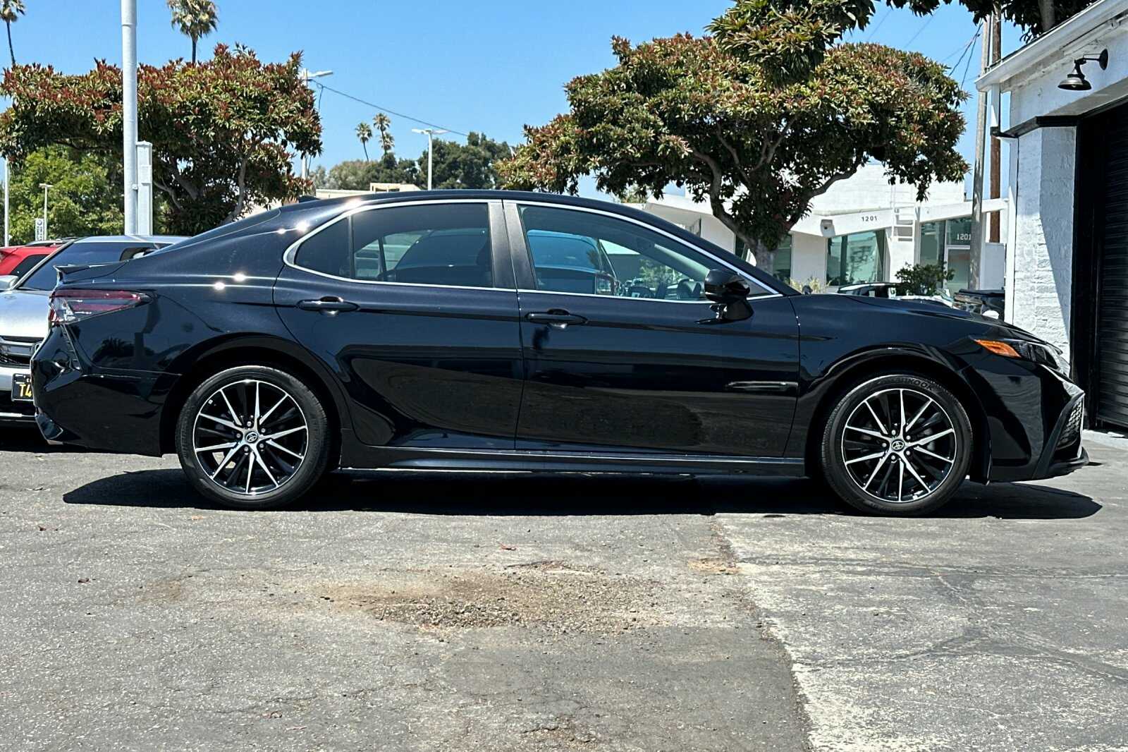 2021 Toyota Camry SE 4D Sedan