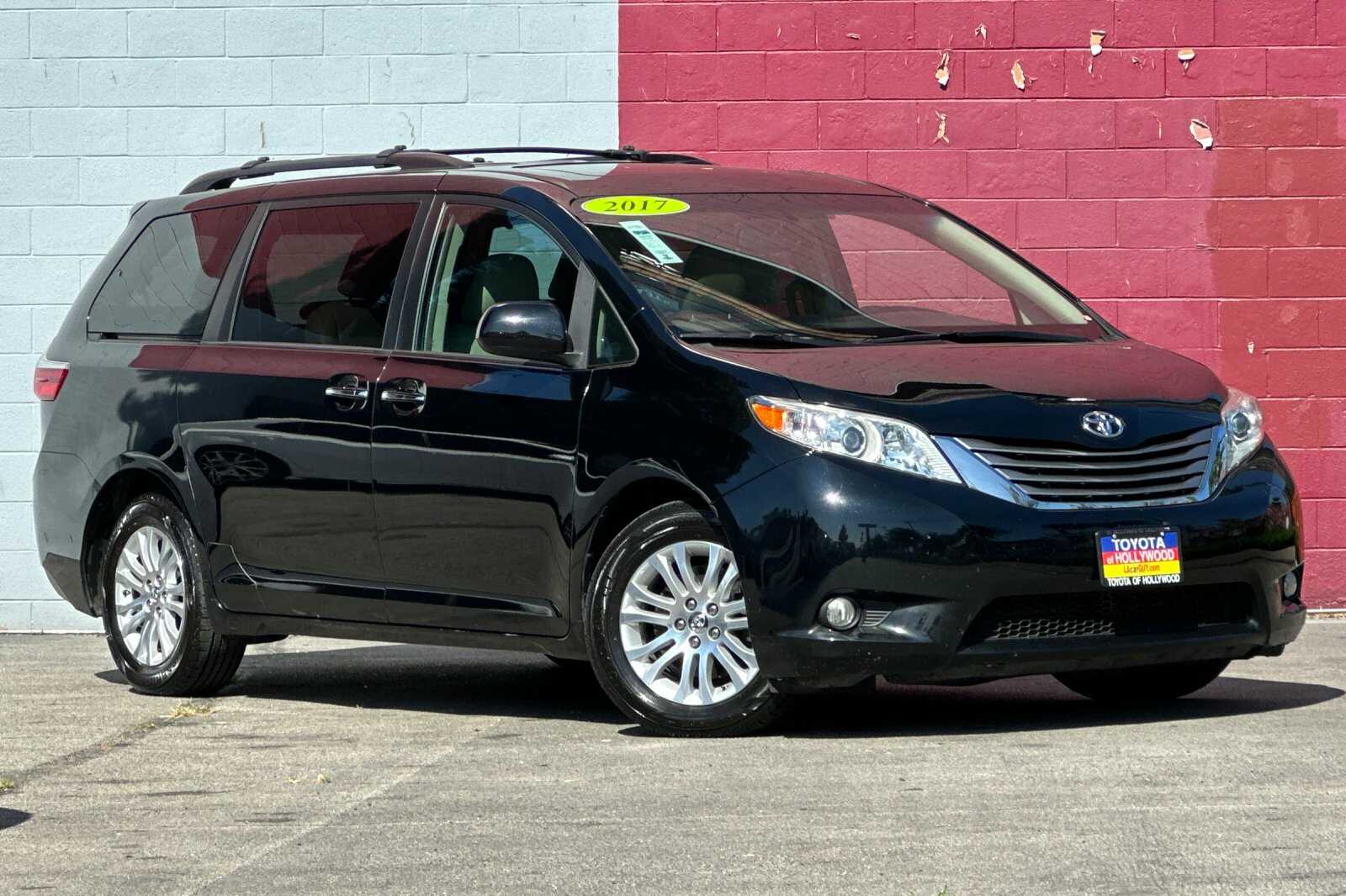 2017 Toyota Sienna XLE Premium 4D Passenger Van