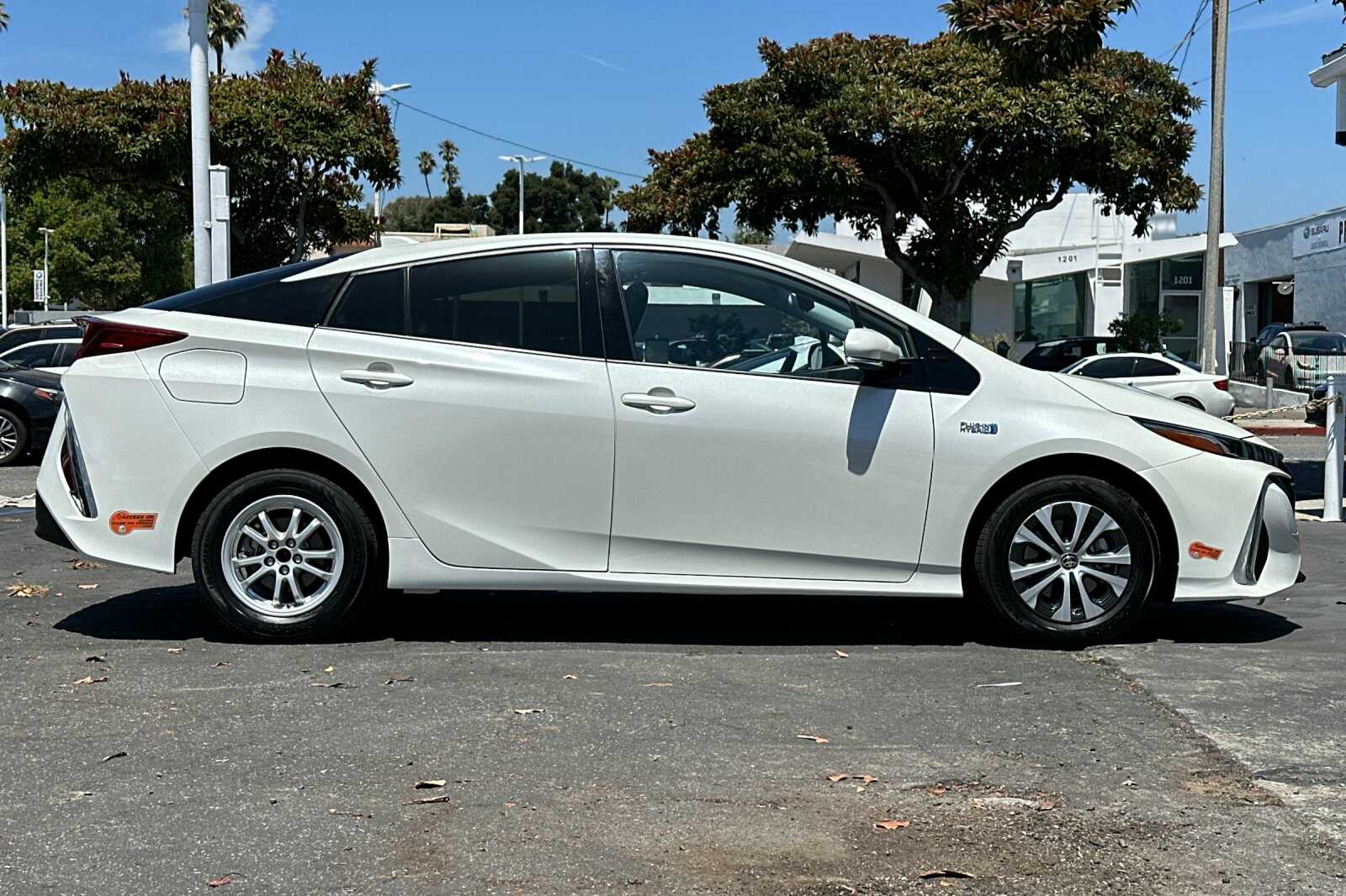 2020 Toyota Prius Prime XLE 5D Hatchback