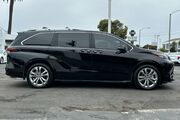 2022 Toyota Sienna Platinum 4D Passenger Van