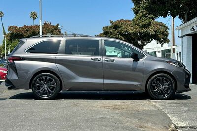 2021 Toyota Sienna XSE 4D Passenger Van